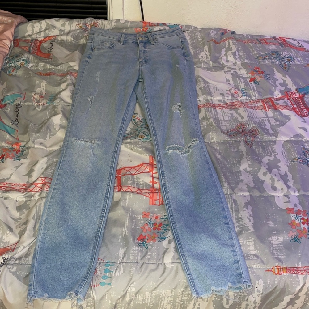 Light washed ripped jeans